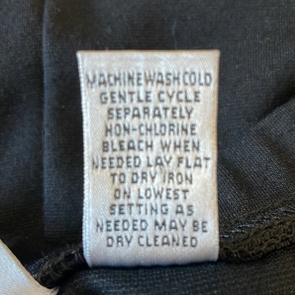 Chico's Black Full Skirt Stretchy Elastic Waist Pull On Skirt - Picture 6 of 6